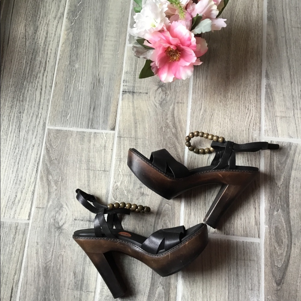 SOLD!💥UGG Leather Ankle Straps Platforms Heels - Picture 6 of 8